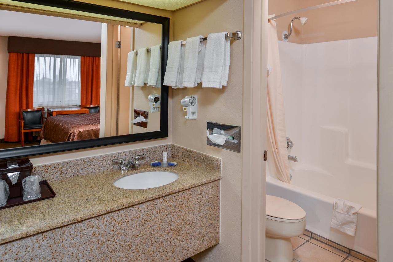Best Western Executive Inn Хоббс Экстерьер фото